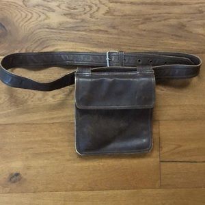 Vintage leather fannypack!